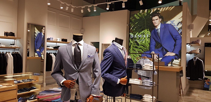 damat2 1 - Изготовление и монтаж интерьерной рекламы DAMAT В ТРЦ Атмосфера