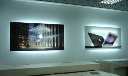 i1 - AN INFORMATION DESK STANDS